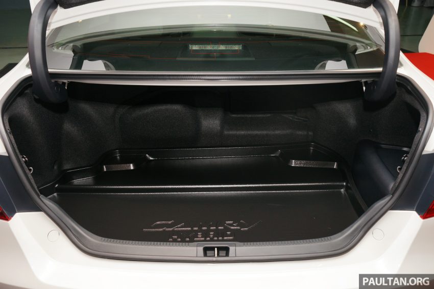 汽车图集：升级版 Toyota Camry 2.5 Hybrid Luxury。 14912