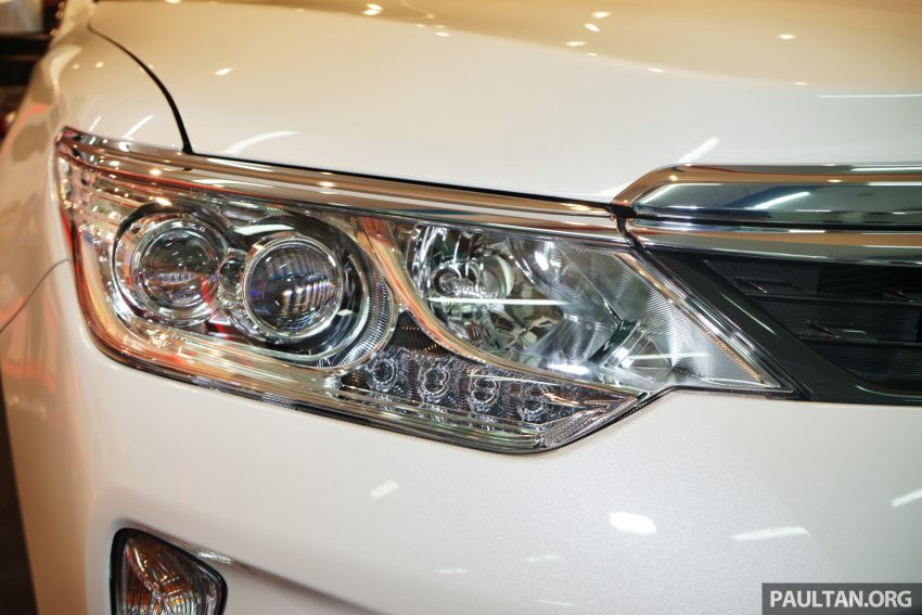 汽车图集：升级版 Toyota Camry 2.5 Hybrid Luxury。 14886