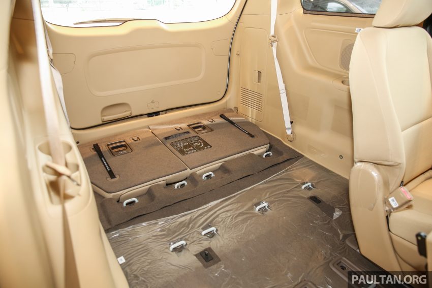 全新 Kia Grand Carnival 本地规格配备与售价确认，分两个等级，统一搭载 2.2 CRDi 柴油引擎，价格RM154k起！ 16896