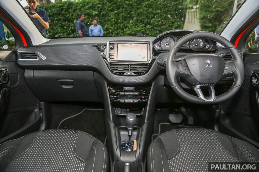 Peugeot 208 与 2008 小改预览，1.2 PureTech涡轮引擎。 16105