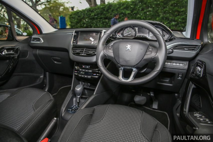 Peugeot 208 与 2008 小改预览，1.2 PureTech涡轮引擎。 16114