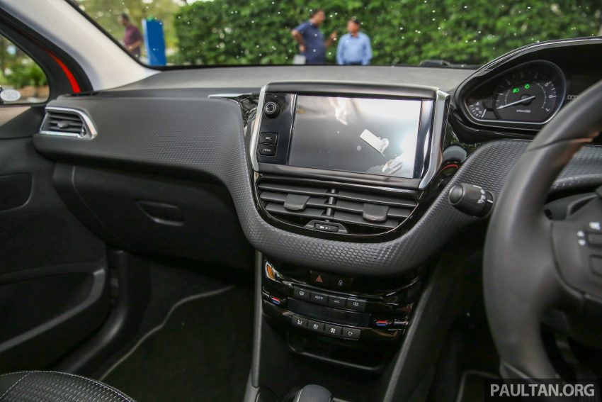 Peugeot 208 与 2008 小改预览，1.2 PureTech涡轮引擎。 16109