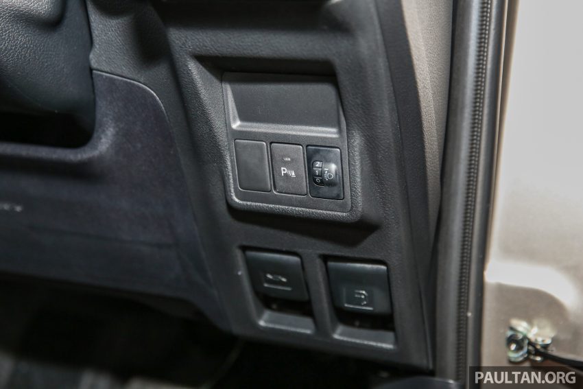 新车图集：Toyota Innova 2.0G 新车预览，明日上市。 15398