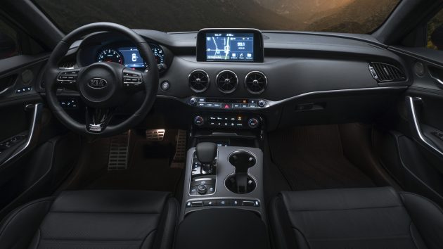 Kia Stinger 全球首演, Kia 首款四门轿跑, 搭载涡轮引擎！
