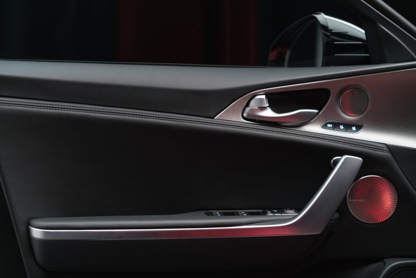 Kia Stinger 全球首演, Kia 首款四门轿跑, 搭载涡轮引擎！ 17360