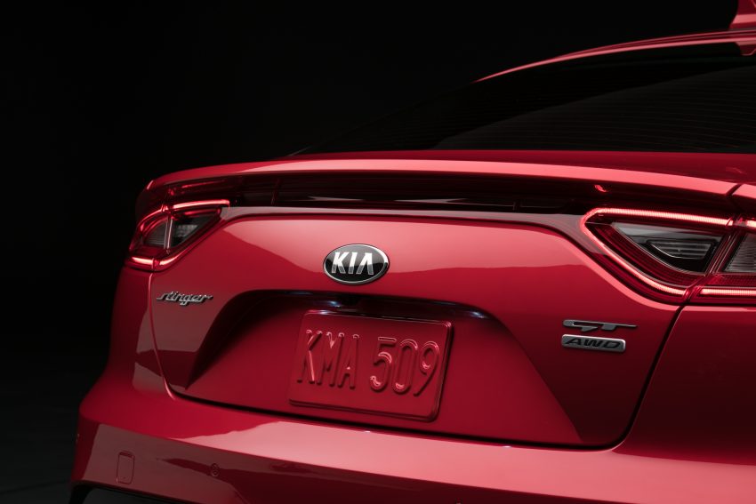 Kia Stinger 全球首演, Kia 首款四门轿跑, 搭载涡轮引擎！ 17361