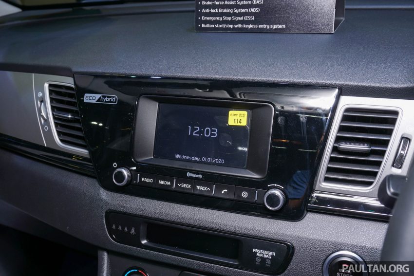 Kia Niro Hybrid 新加坡首发，新车上路价格十一万新币。 17926