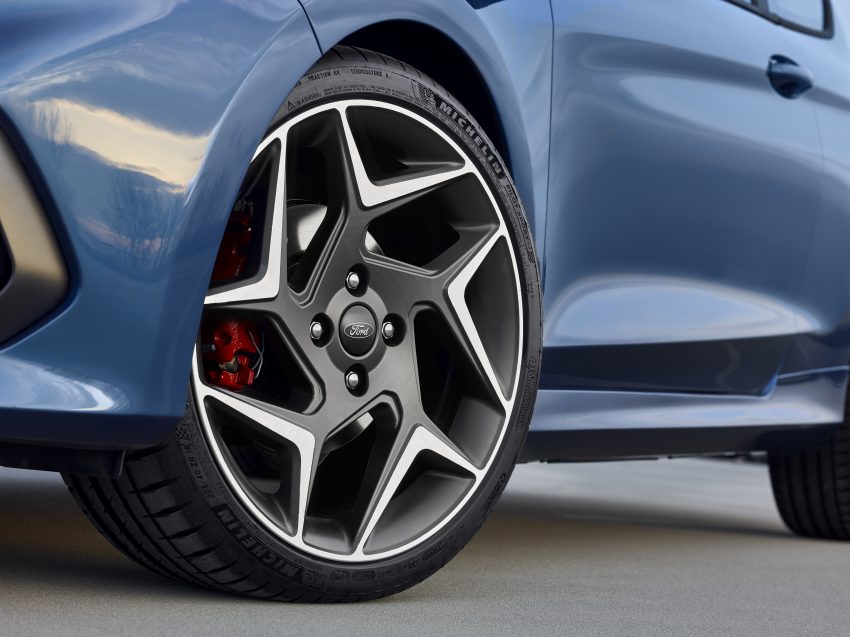 全新 Ford Fiesta ST，三缸涡轮引擎，马力输出更胜上代。 20760