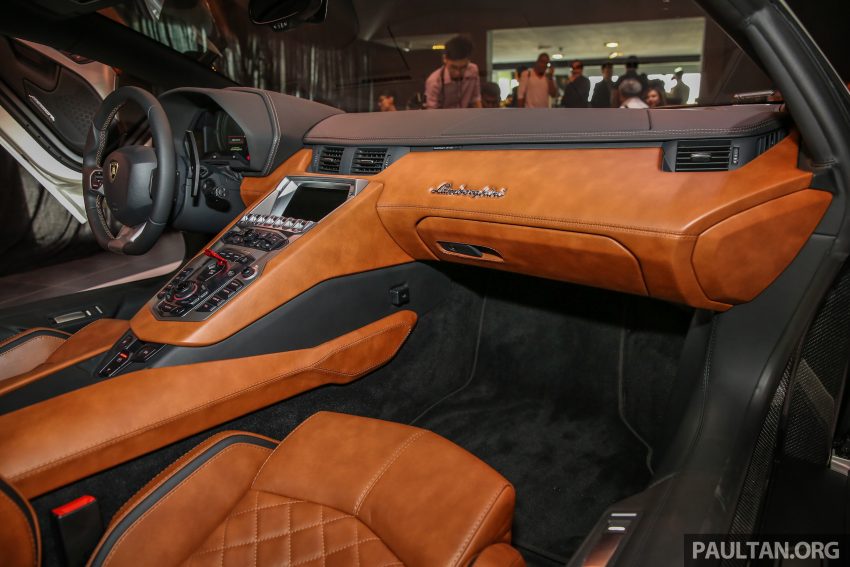 Lamborghini Aventador S 大马上市，税前售价180万起。 20356