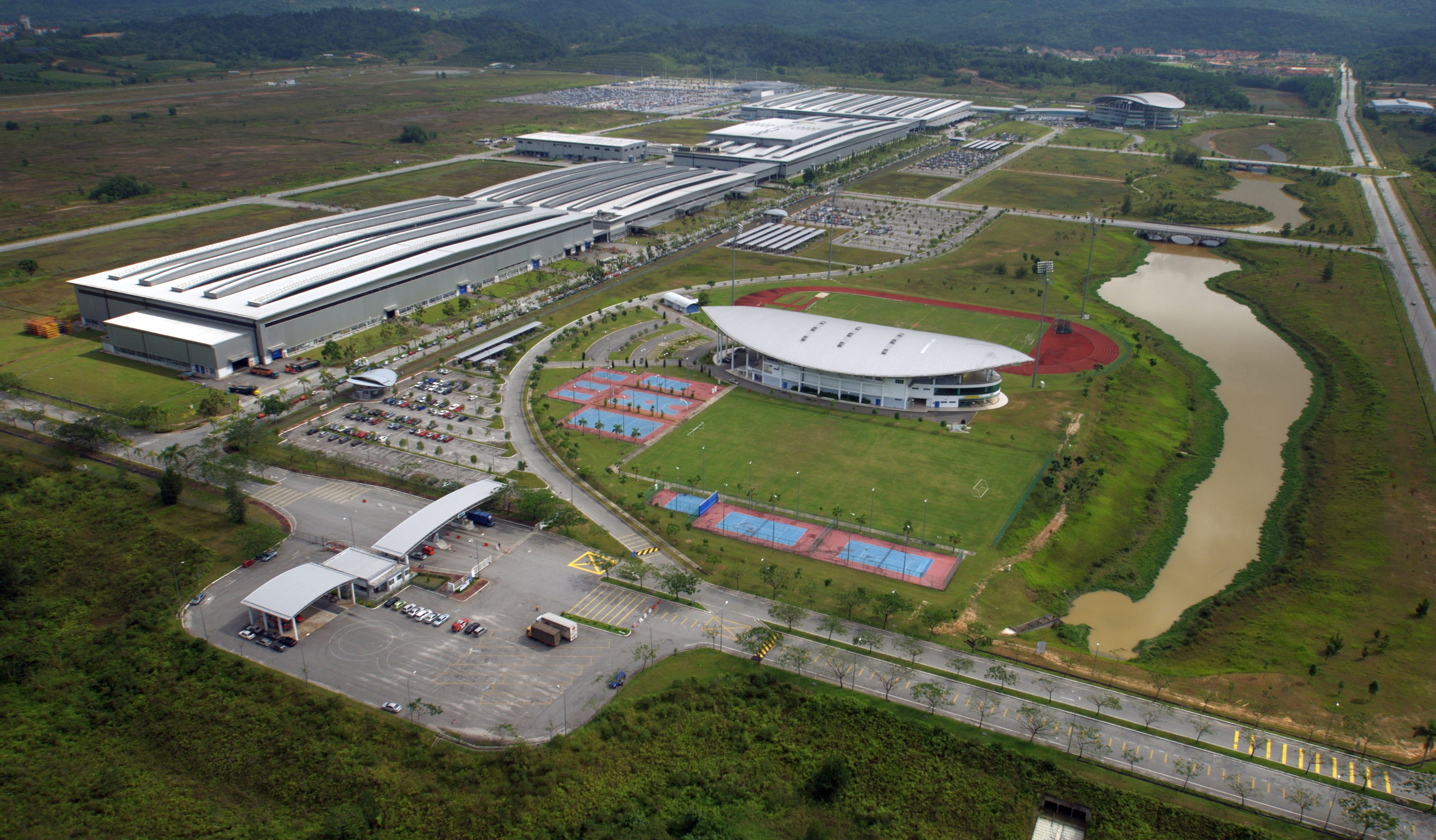 宝腾放眼扩大产量，出口到东盟以外区域；霹雳丹绒马林生产基地的目标是产量达50万辆，其中50%产量贡献出口市场