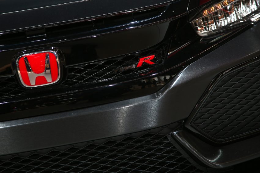 全新 Honda Civic Type R，发布前实车照网上流传。 21445