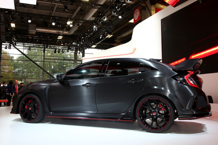 全新 Honda Civic Type R，发布前实车照网上流传。 21452