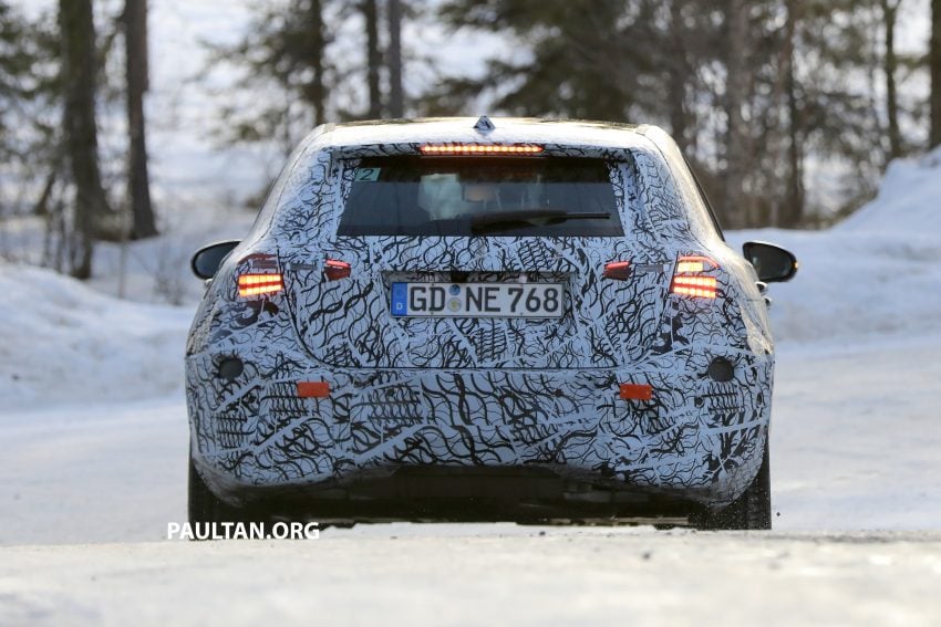 全新 Mercedes-Benz A-Class 雪地测试谍照，明年问世。 22098