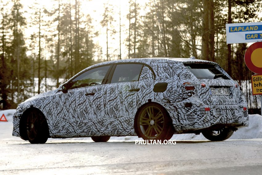 全新 Mercedes-Benz A-Class 雪地测试谍照，明年问世。 22095