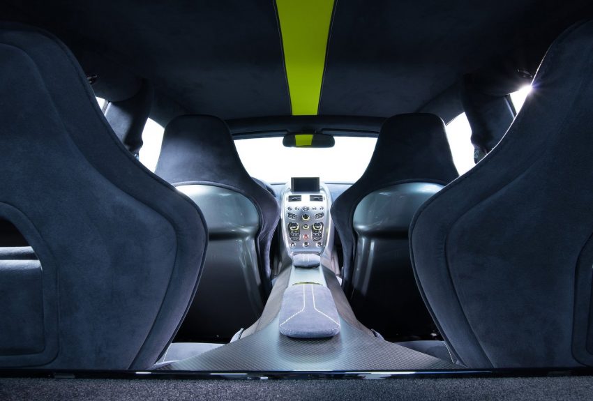 Aston Martin 将旗下 AMR 赛车部门独立成子品牌，专注发展赛道车型，推出 Rapide AMR 和 Vantage AMR Pro。 22144