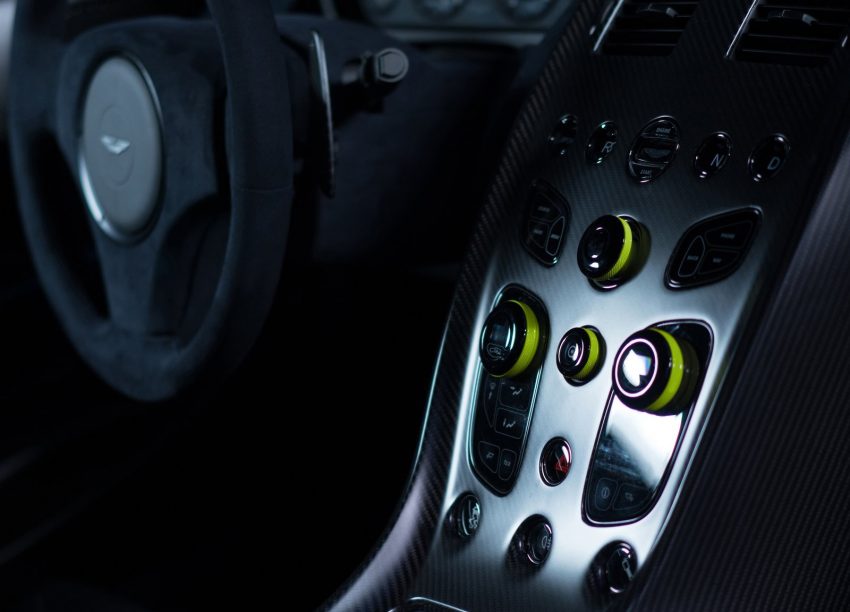 Aston Martin 将旗下 AMR 赛车部门独立成子品牌，专注发展赛道车型，推出 Rapide AMR 和 Vantage AMR Pro。 22157