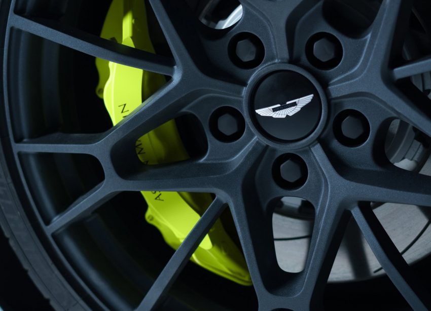 Aston Martin 将旗下 AMR 赛车部门独立成子品牌，专注发展赛道车型，推出 Rapide AMR 和 Vantage AMR Pro。 22162