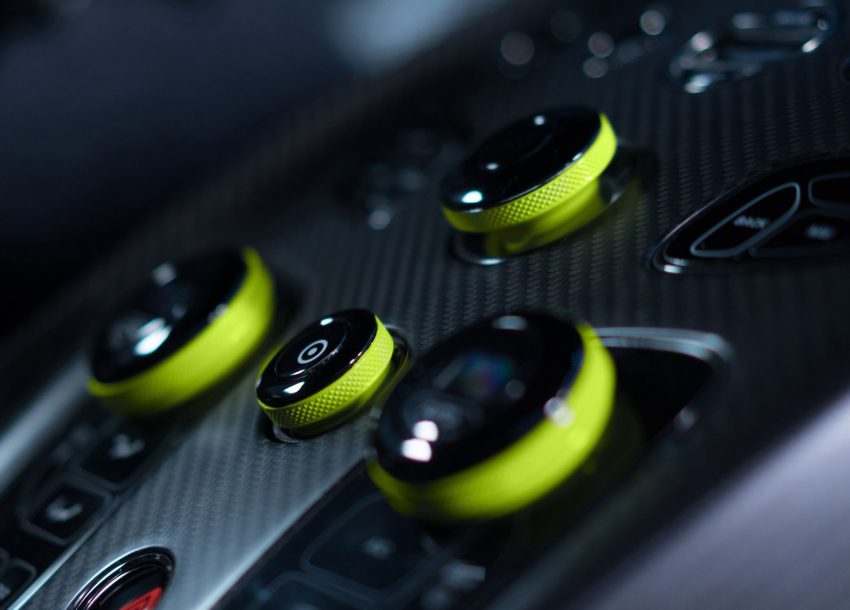 Aston Martin 将旗下 AMR 赛车部门独立成子品牌，专注发展赛道车型，推出 Rapide AMR 和 Vantage AMR Pro。 22125