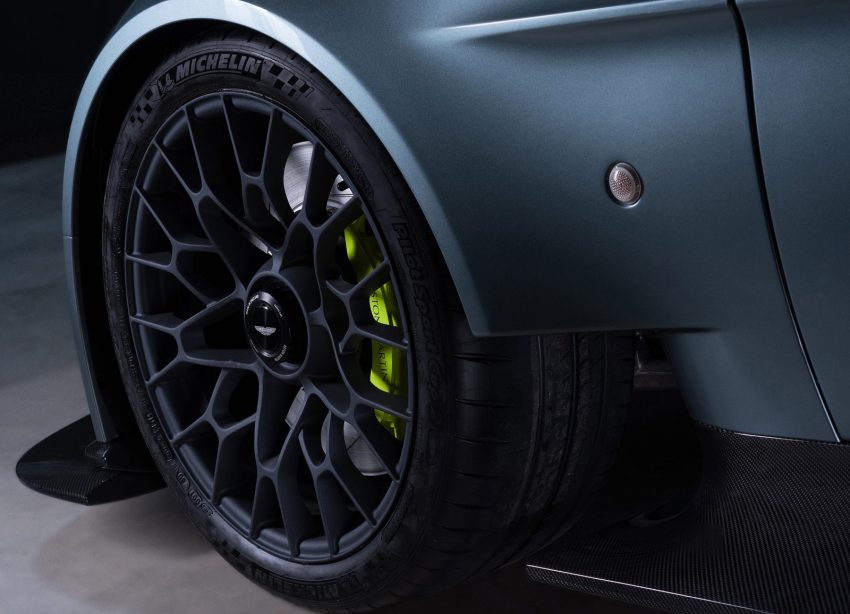 Aston Martin 将旗下 AMR 赛车部门独立成子品牌，专注发展赛道车型，推出 Rapide AMR 和 Vantage AMR Pro。 22135