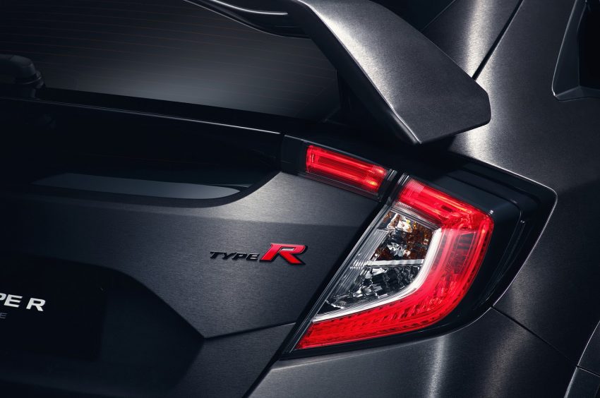 全新 Honda Civic Type R，发布前实车照网上流传。 21454