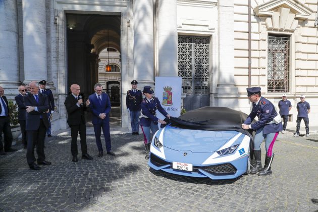 意大利警方好福利， Lamborghini Huracan 充当警车。