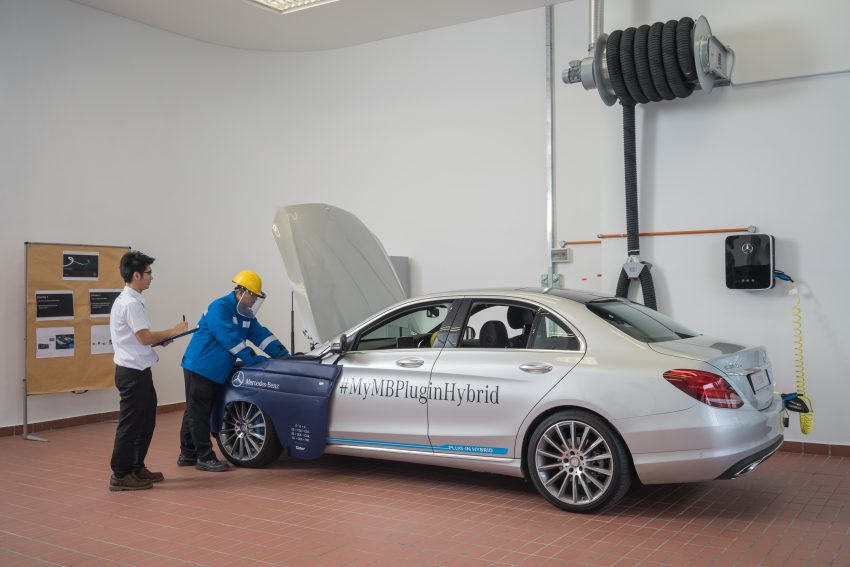 Mercedes-Benz Malaysia 新总部大厦开幕，耗资七千万。 20954