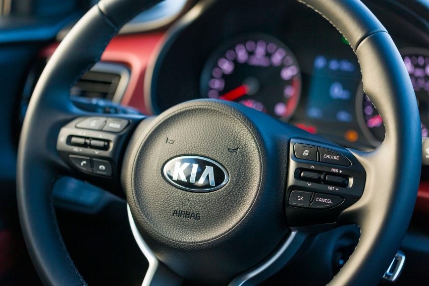 美国发布全新 Kia Rio Sedan , 全车尺寸大小更协调。 25439