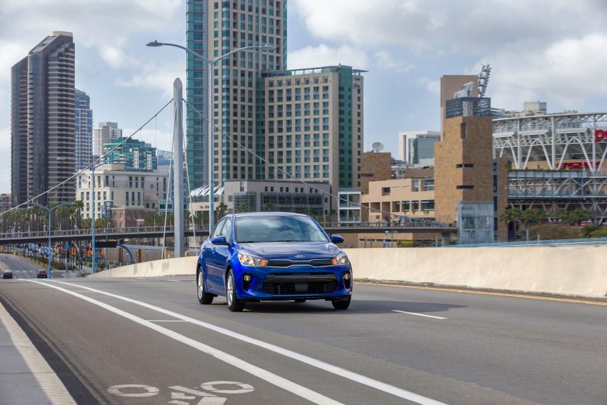 美国发布全新 Kia Rio Sedan , 全车尺寸大小更协调。 25427