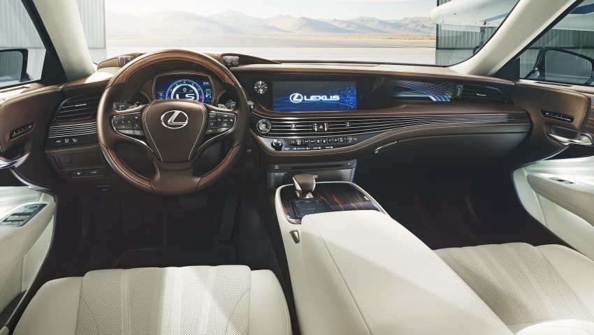 全新Lexus LS 500 F Sport将亮相纽约国际车展。 24371