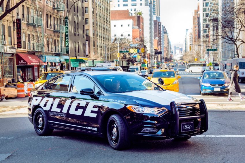 加入节能减炭行列，Ford 为美国警方推出Hybrid警车。 25055