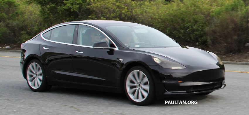 Tesla Model 3 谍照：真的没有仪表板，中间荧幕更大！ 24802