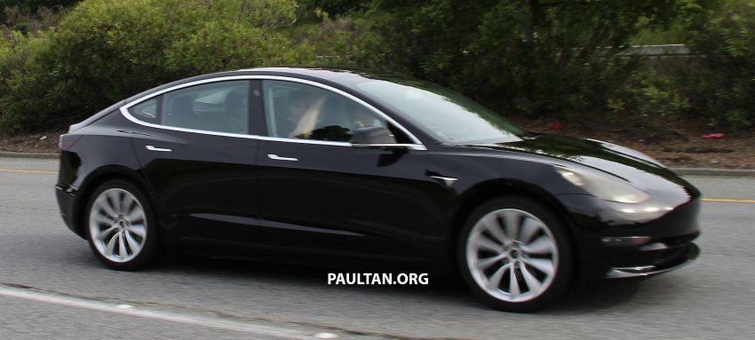 Tesla Model 3 谍照：真的没有仪表板，中间荧幕更大！ 24803