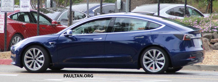 Tesla Model 3 谍照：真的没有仪表板，中间荧幕更大！ 24805