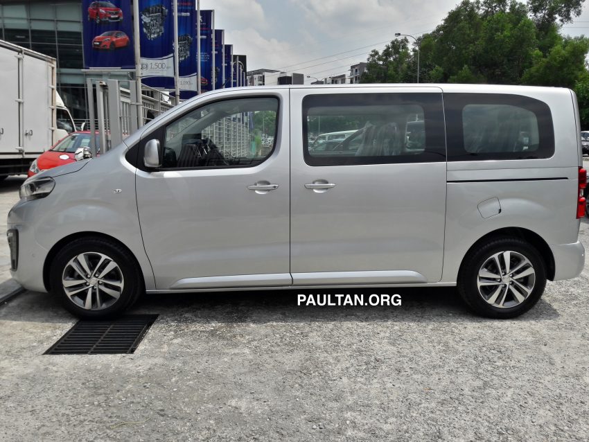Peugeot Traveller 无伪装现身在展销中心外，要来了?! 30569