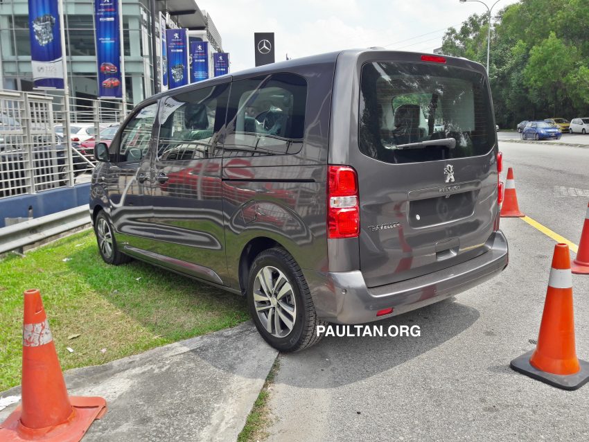 Peugeot Traveller 无伪装现身在展销中心外，要来了?! 30568