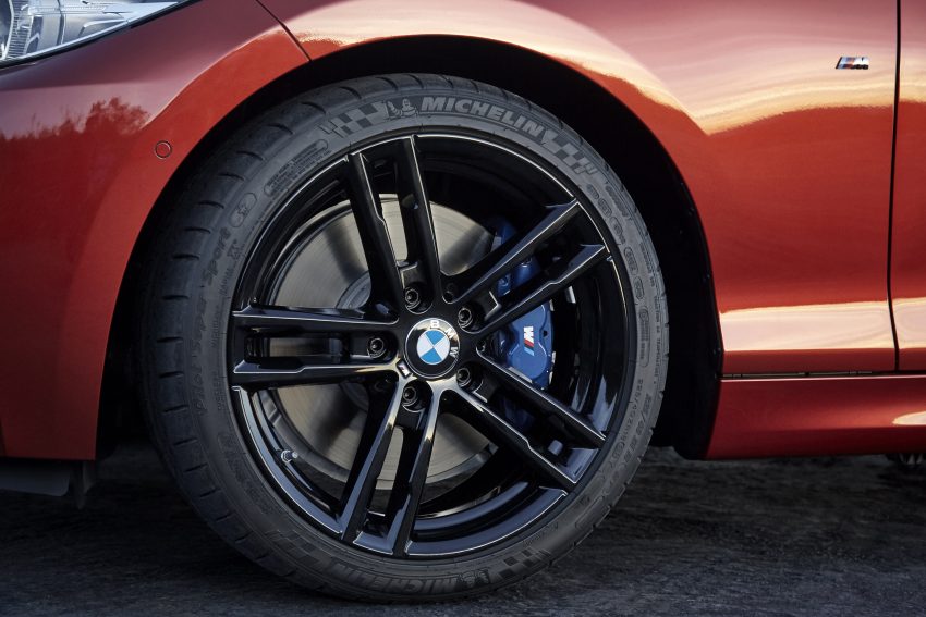 小幅度升级, BMW 2 Series Coupe , 敞篷版及M2小改款！ 29483