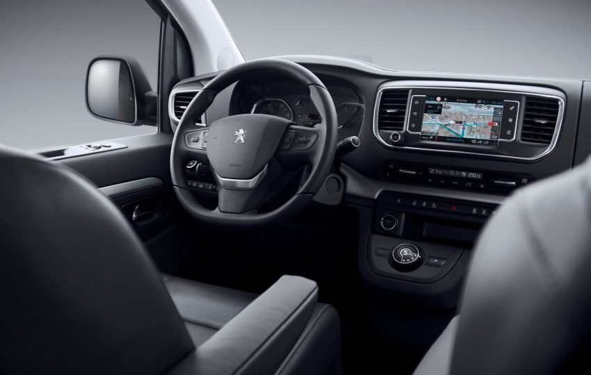Peugeot Traveller 无伪装现身在展销中心外，要来了?! 30571