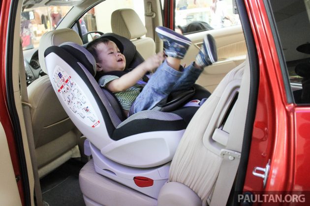 Proton 五月好康！原厂移交儿童安全座椅予首批订购客户，并颁发奖金给“Experience the Drive”活动得奖者。