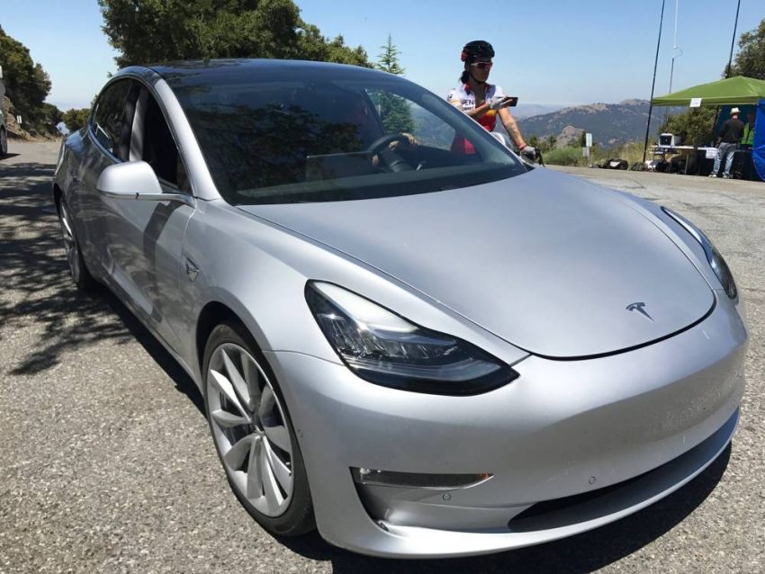 Tesla Model 3 国外无伪装谍照，车内外设计完全曝光。 31564