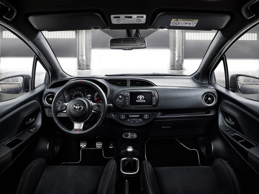 谍照：Toyota Yaris GRMN 五门版无伪装实车上路试跑。 29773