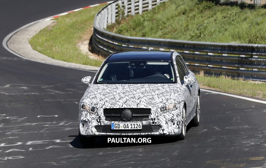 谍照：2018 Mercedes-Benz A-Class 内装中控台曝光。 33389