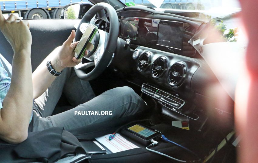谍照：2018 Mercedes-Benz A-Class 内装中控台曝光。 33398