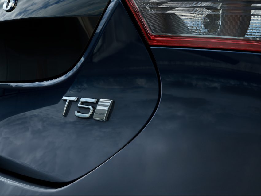2017 Volvo V40 小改款本地面市, 价格不变, 售18万令吉。 33286