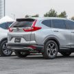 汽车图集：Honda CR-V 四代和五代新旧车型外观对比。