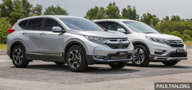 汽车图集：Honda CR-V 四代和五代新旧车型外观对比。