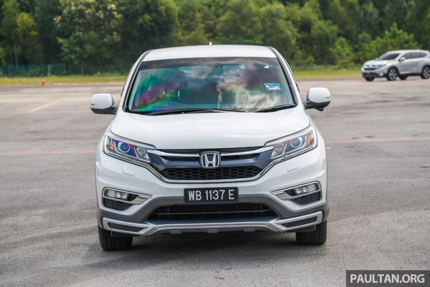汽车图集：Honda CR-V 四代和五代新旧车型外观对比。 33040