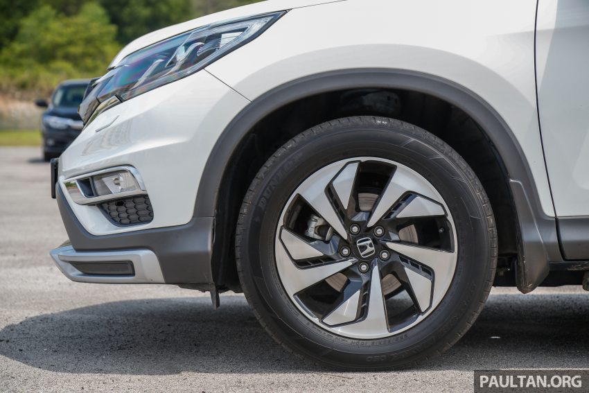 汽车图集：Honda CR-V 四代和五代新旧车型外观对比。 33044