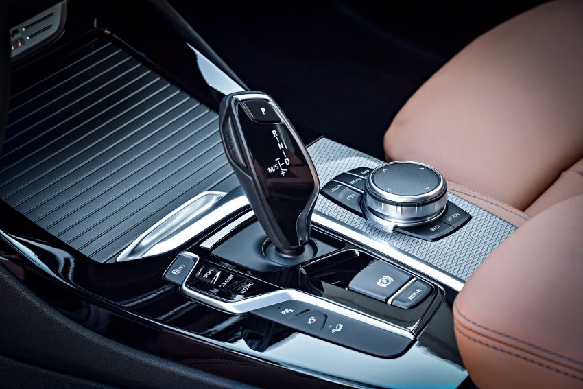 德国发布全新 BMW X3，外型更运动化，内装更豪华。 34110