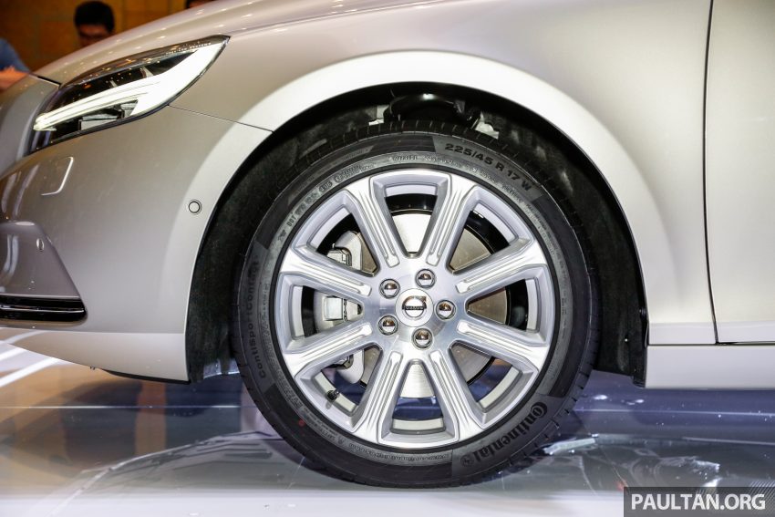 2017 Volvo V40 小改款本地面市, 价格不变, 售18万令吉。 33309
