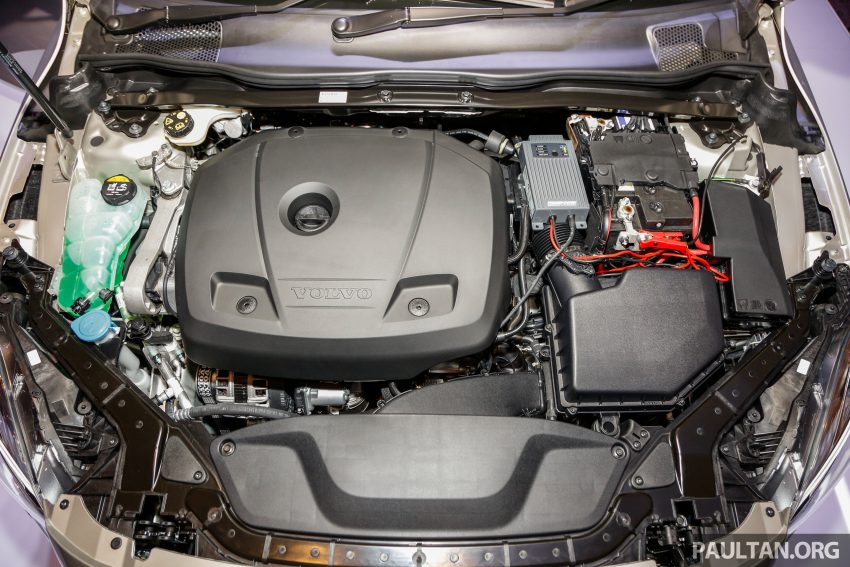 2017 Volvo V40 小改款本地面市, 价格不变, 售18万令吉。 33321